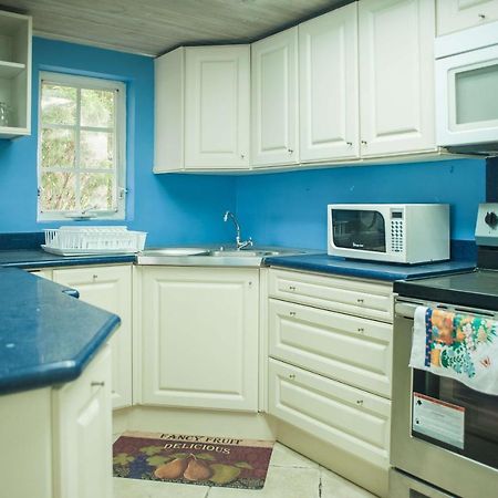 Seawind Beach Apartments Montego Bay Buitenkant foto