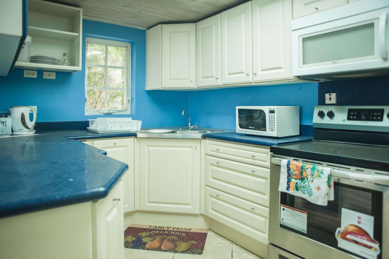 Seawind Beach Apartments Montego Bay Buitenkant foto