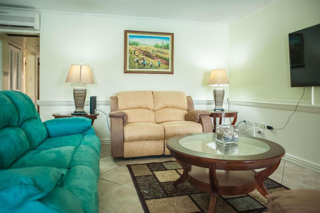 Seawind Beach Apartments Montego Bay Buitenkant foto