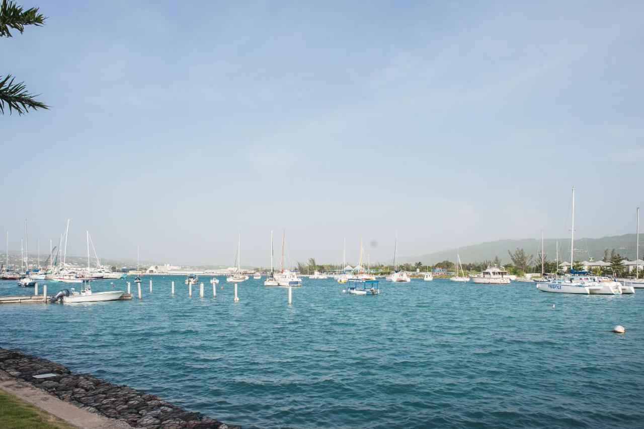 Seawind Beach Apartments Montego Bay Buitenkant foto